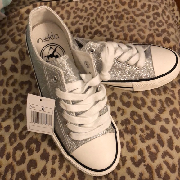 NWT Adorable Silver Glitter Sneakers 👟🤩❤️ - Picture 3 of 6